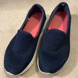 Skechers navy blue slip on shoes. Sz 8.5